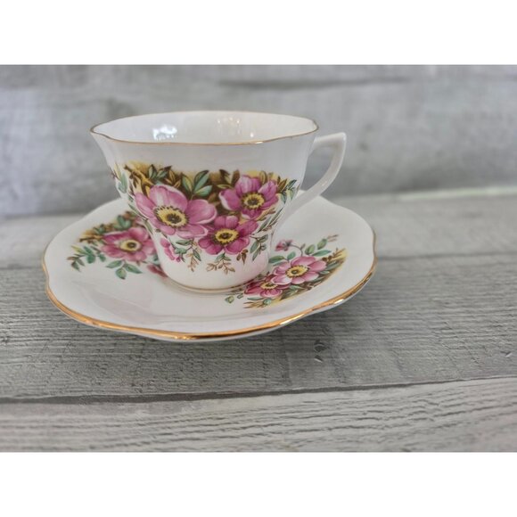 England Bone China Teacup & Saucer Set With Floral Pattern - Picture 1 of 5